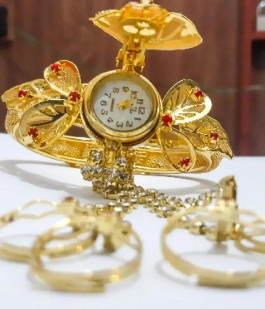 سوار ساعة مطلي بالذهب